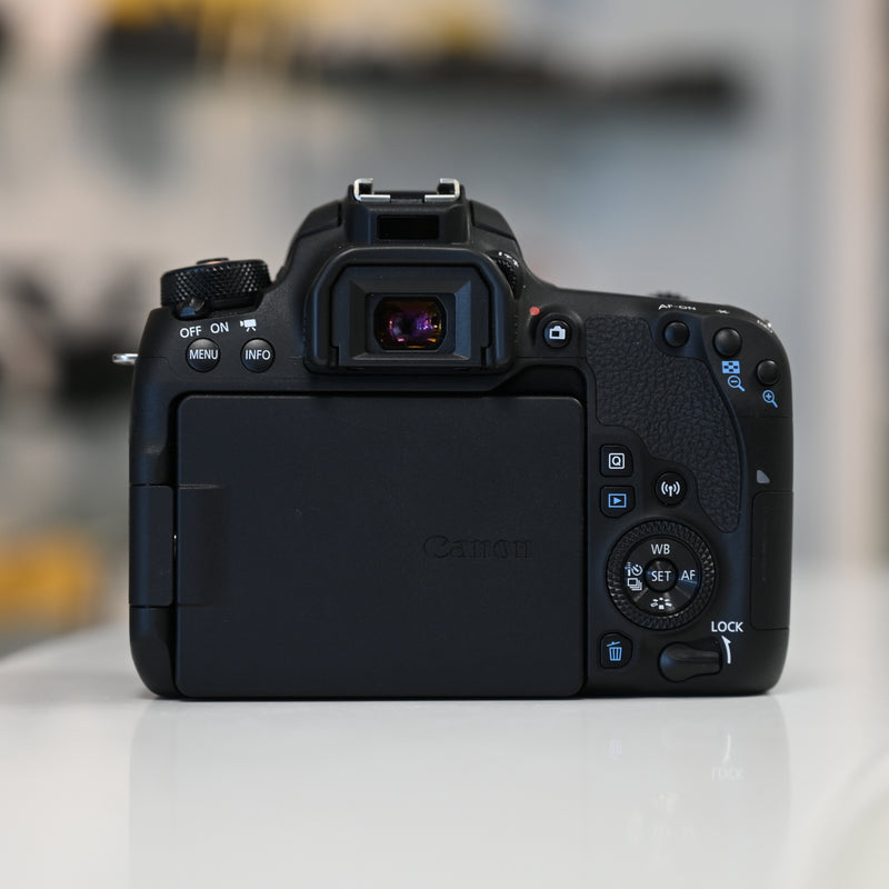 Canon EOS 77D Usagé