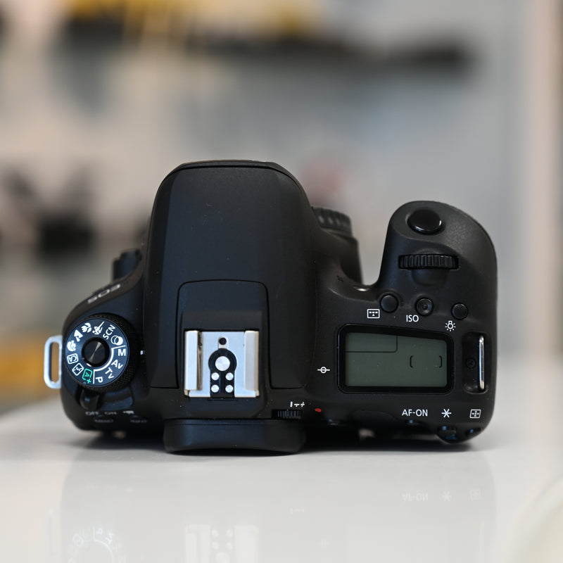 Canon EOS 77D Usagé