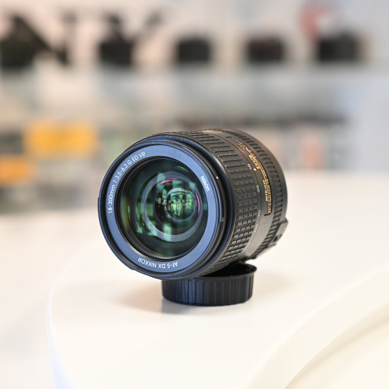 Nikon AF-S DX 18-300mm f/3.5-6.3G VR Usagé