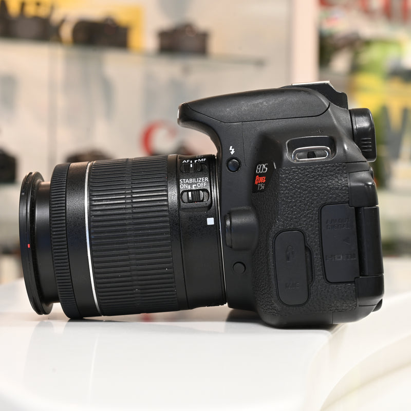 Canon T5i avec EF-S 18-55mm f/3.5-5.6 Usagé