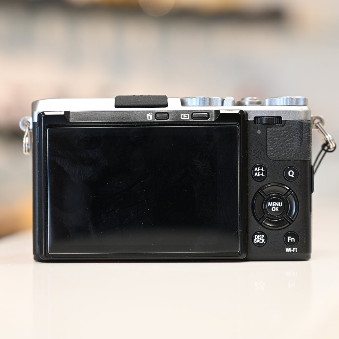 Fujifilm X70 Argent Used – Photo LAPLANTE