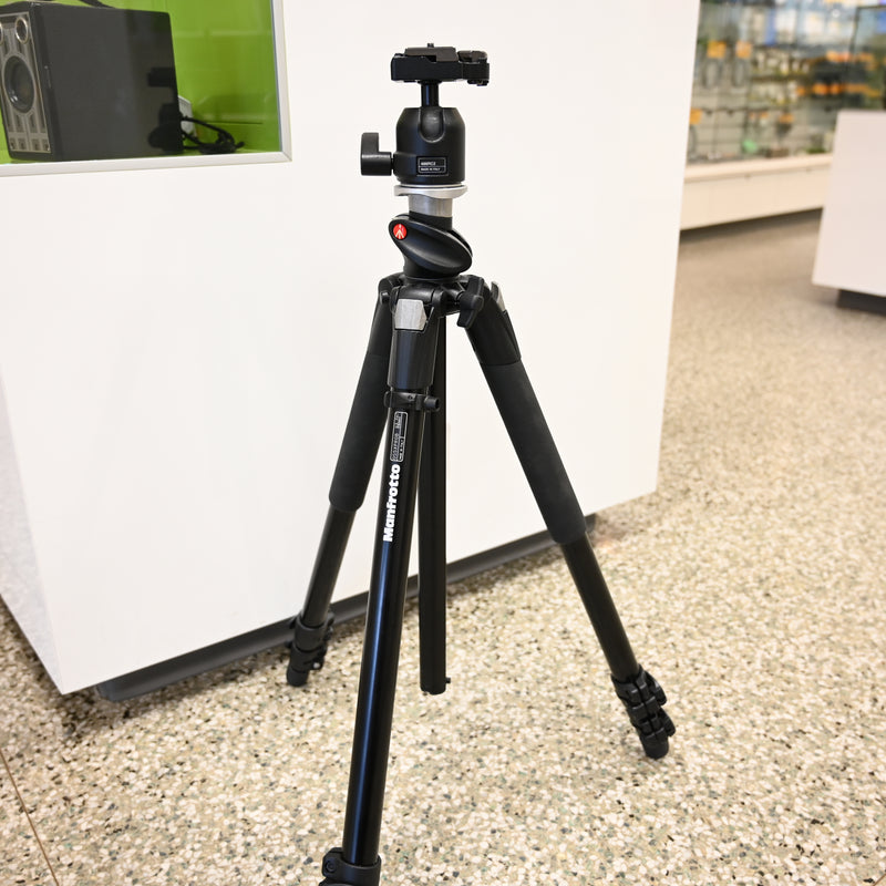 Manfrotto 055XPROB with 486RC2 Ball head Usagé