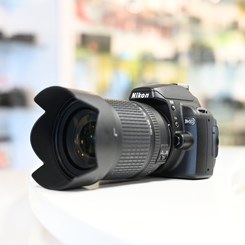 Nikon D40 with AF-S DX 18-135mm Used