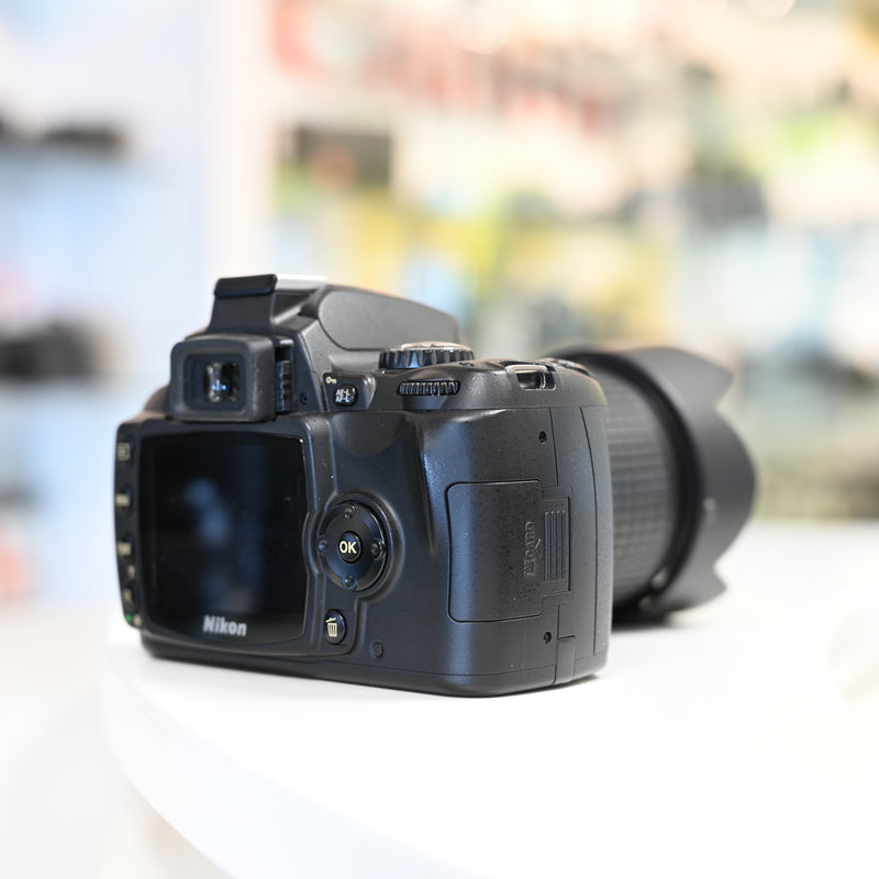 Nikon D40 with AF-S DX 18-135mm Used